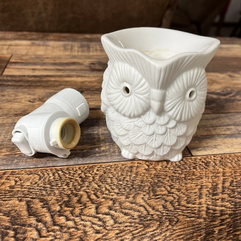Scentsy Wax Mini Plug In Warmer White Whoot Owl Glowing Night Light